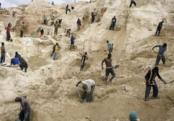 artisanal-miners-drc-gettyimages-57575595